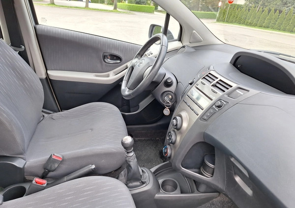 Toyota Yaris cena 17200 przebieg: 182000, rok produkcji 2009 z Rzeszów małe 46